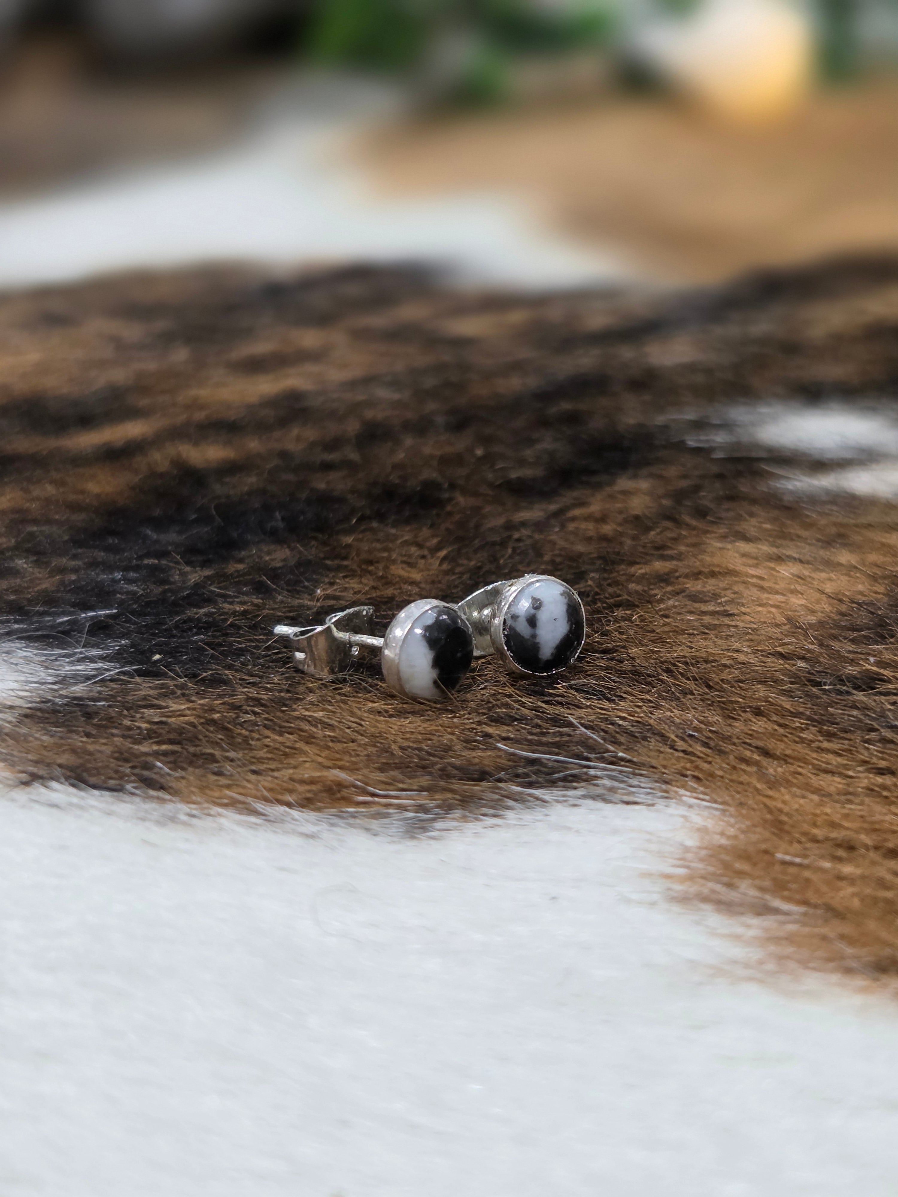 White Buffalo Studs 6mm